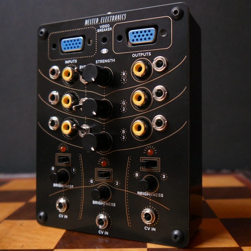 HD Analog Glitch Device – Video Breaker